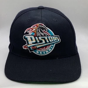 De colección Detroit Pistons Deportes Especialidades SnapBack Gorra Gorra Ajustable NBA - Imagen 1 de 7