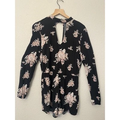 Macacão Aeropostale Feminino Romper Floral Preto Uma Peça Tamanho M Manga Longa - Imagem 1 de 4