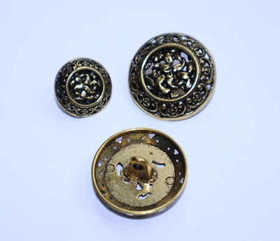 10 Metallknöpfe, Ornament, messing-polliert, Größen: ca. 15 und 23 mm - Bild 1 von 3