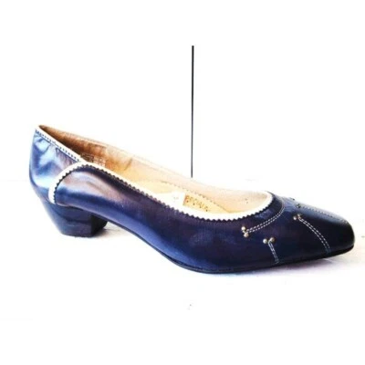 -44% DESCUENTO Salón de piel azul y beige con tachuelas tacón bajo y ancho  - Imagen 1 de 4