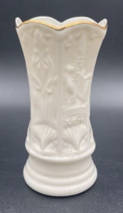 Mini jarrón de porcelana vintage #1237 Belleek Visitors Center Irlanda marca azul usado en excelente estado - Imagen 1 de 5