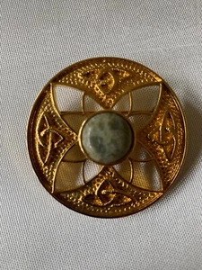 Pretty Celtic Cross Pin Brooch Pendent Center Stone Gold Tone Ireland 1 7/8” - Picture 1 of 12