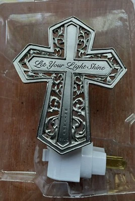 Luz nocturna Ganz Midwest CBK “Let Your Light Shine”, cruz plateada/crucifijo Foto 1 de 3