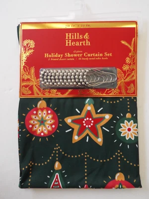 Juego de cortinas de ducha navideñas Hills & Hearth adornos navideños con ganchos enrollables Foto 1 de 2