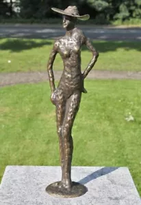 Figura de bronce escultura femenina moderna con sombrero figura decorativa decoración de jardín - Imagen 1 de 1