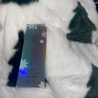 RACHEL ZOE Viral Árbol de Navidad Tiro de Piel 50"x 70" Manta Peluda Árbol Verde Nuevo con Etiquetas Foto 1 de 3