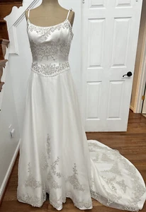 Distinctive Design Wedding Dress Gown Sz 8 Lace Satin Embroider Daisy Ivory - Picture 1 of 24