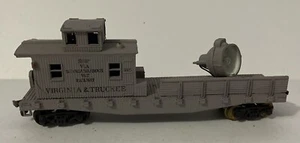 HO Scale LIFELIKE Virginia & Truckee Caboose Freight Train Car - Picture 1 of 8