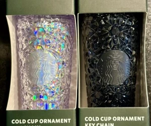 Juego de 2 llavero adorno copa fría Starbucks 2024 cristalino y azul marino negro gemas - Imagen 1 de 2