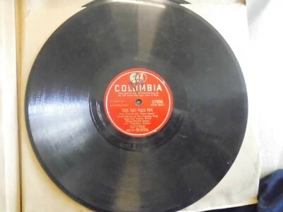 Kay Kyser And His Orch. (Sh01) Serenade Of The Bells / Pass That Peace Pipe 1947 - Bild 1 von 2