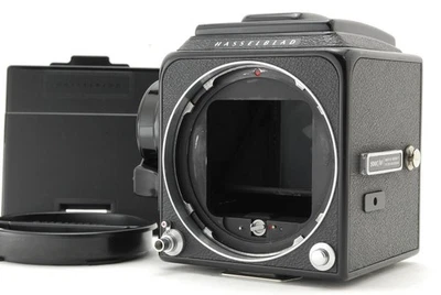 Boîtier d'appareil photo argentique noir [PRESQUE COMME NEUF] Hasselblad... - Photo 1/4