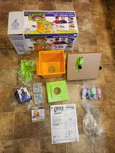 Creepy Crawlers Workshop Bug Maker Oven w/ 2 Molds, Goops & Manual 1992 Vintage - Picture 1 of 10