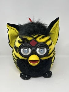 1999 Furby 12 Zoll Plüsch gelb/schwarz Hummel Nanco großer Tiger Hasbro - Bild 1 von 8