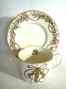ROYAL GALLERY "QUEENSBERRY" 1991~CHRISTMAS~CUP & SAUCER~COFFEE TEA~HOLLY, PEARS - Picture 1 of 5