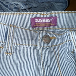 PREOWNED Old Navy Girls ROCKSTAR JEGGINGS Crop STRIPED Denim Size 8R READ ALL - Picture 1 of 5