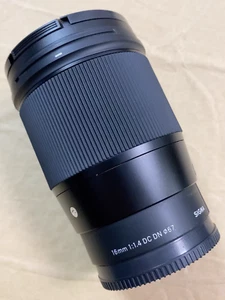Sigma 16 mm F/1.4 DC DN Contemporary Objektiv für Sony E Mount mit Haube (95Neu) - Bild 1 von 6