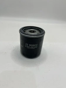 Bosch 0 986 452 028 Oil Filter Fits Toyota Yaris/Vitz 1.0 1.3 1994-1998 - Picture 1 of 1
