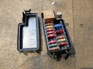 Jaguar XJ X300 Engine Bay Fuse Box. LNA2800KA - Picture 1 of 2