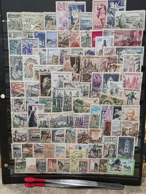 Vintage Republic Of France Stamp Collection. 1950s-1970s 100 Stamps In The Lot. - Image 1 of 4