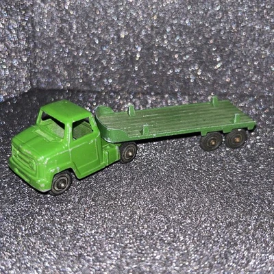 VINTAGE 1967 TOOTSIE TOY Green FORD SEMI TRUCK AND TRAILER R711 - Image 1 of 4