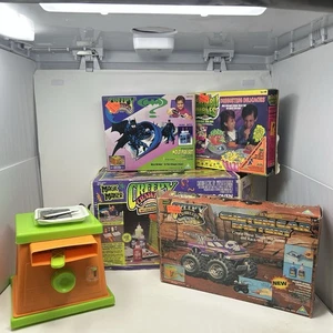 1993 Creepy Crawlers Workshop Bug Maker Oven, Batman, Car Factory, Gross-eries - Picture 1 of 23