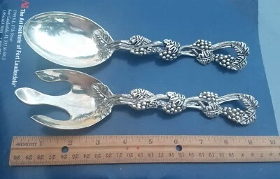 Juego de cuchara para servir y cerdo vintage tono plata de 9" con asas de vid de uva  Foto 1 de 4