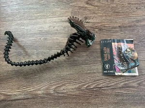 Vintage Aliens Snake Alien Figure Kenner 1993 w/ Mini Comic - T906 - Picture 1 of 6
