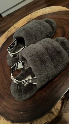 Zapatillas UGG 1095119 Fluff Yeah Slides EE. UU. 8 - Carbón Foto 1 de 4