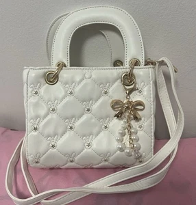 Women’sCrossbody Fashionable HandBag/EcoLeather+BagCharmWhitePatent - Picture 1 of 5