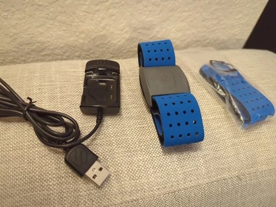 Brazalete monitor de ritmo cardíaco Scosche RHYTHM+ azul Foto 1 de 4