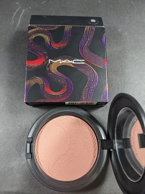 MAC BEAUTY POWDER - SHELL PEARL (A92) - BNIB - YEAR OF THE SNAKE COLLECTION - Image 1 of 2