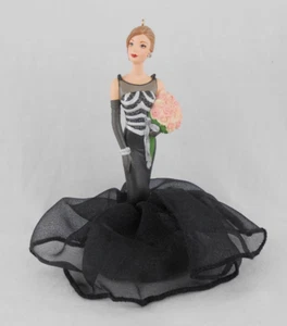Barbie Hallmark Keepsake Ornament 40 Years of Fashion Celebration 1999 - Picture 1 of 6