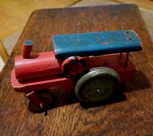 VINTAGE SMALL BUT NICE TOY WOODEN STEAMROLLER. UNBRANDED, METAL WHEELS. - Imagen 1 de 5