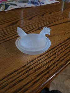 Vintage Mini Frosted Glass Hen on Nest Basket Salt Cellar Trinket Box - Picture 1 of 11