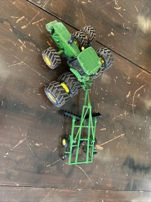 Tractor John Deere con remolque ERTYL Foto 1 de 2