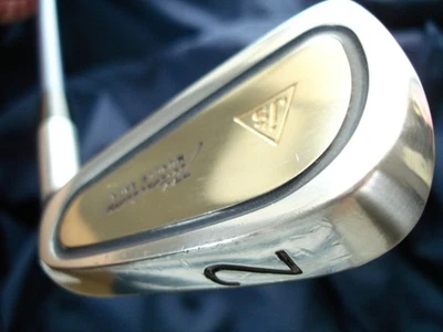 Bridgestone beauty  Titanium Muscle 2I Jumbo Ozaki s favorite club 2 iron - Image 1 of 3
