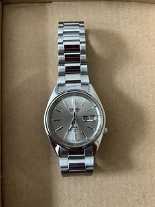 Vintage Seiko 5 automatic Silver dial watch 17 jewels Cal 7009 - Picture 1 of 6