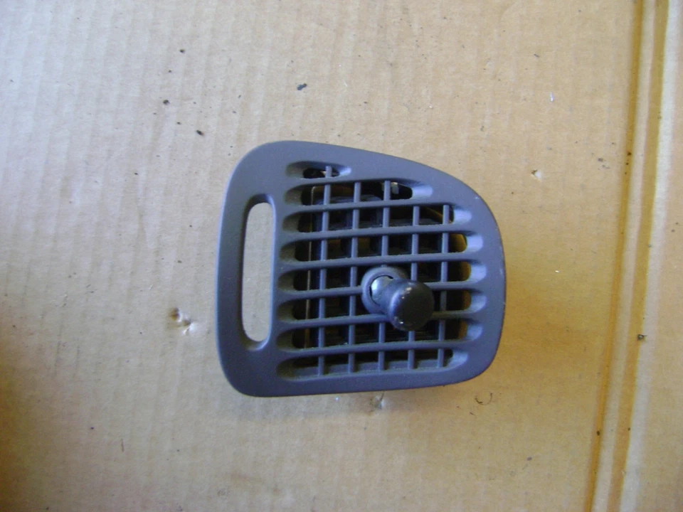 99-03 Saab 9-5 Right Center Dash Vent 140052060 Air Guide 00 01 02 OEM b13a - Image 1 of 1