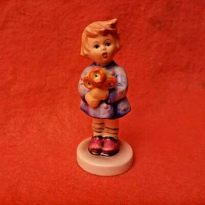 Goebel Hummel Figur "Mädchen mit nasenschwulen Blumen" 239/A 3 1/2" groß 1967 TMK 5 - Bild 1 von 6