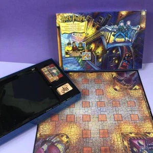 Harry Potter Books Themed Halls Of Hogwarts Labyrinth Family Board Game 100% - Picture 1 of 6