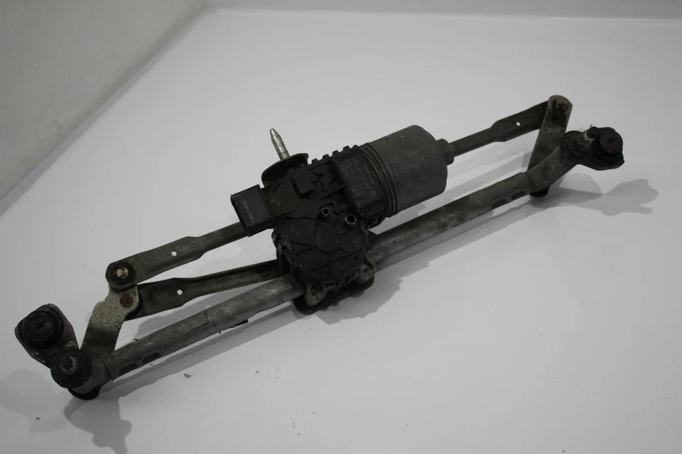 Motor e mecanismo limpador de para-brisa VW Vento 5C Mk6 6R2955119A 6R2955023C - Imagem 1 de 4