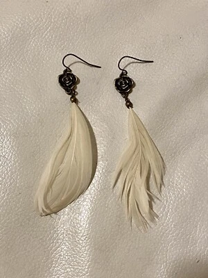 White Feather Dangle Earrings H&M — 第 1/2 张图片