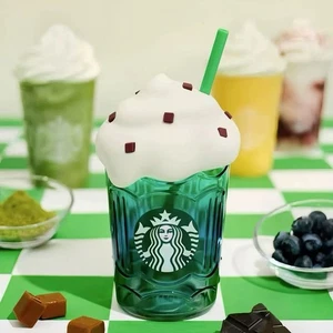 Taza de vidrio Starbucks Frappuccino Party Collection 16,5 oz - con paja y tapa cremosa - Imagen 1 de 9