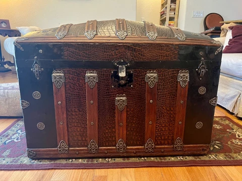 Victorian Camel Back Steamer Trunk Cover