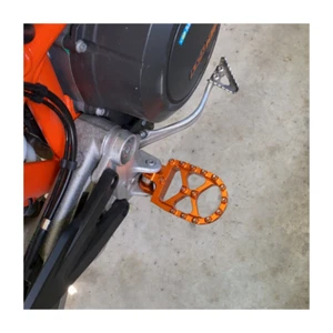 Pedales de reposapiés para KTM 690 Enduro 950 1050 1090 1190 1290 Adventure - Imagen 1 de 9