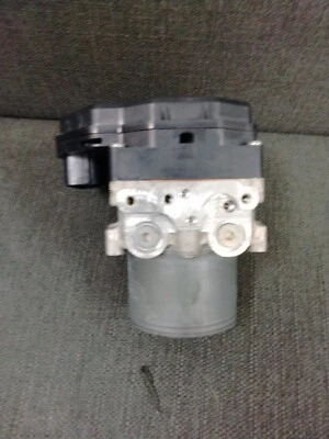 Bomba de freno Lexus Is200t F-Sport 2016 ABS antibloqueo Foto 1 de 4