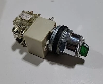 Square-D 9001-K44J1GH2, 3-Pos Maintain Selector Switch Illum 110-120VAC, 2NO+2NC - Image 1 of 4