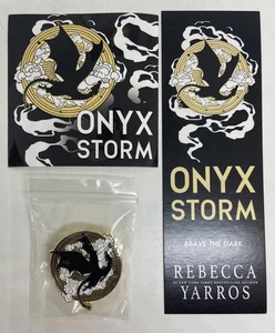 Onyx Storm Rebecca Yarros Midnight Release Party Set: Pin, Bookmark and Sticker - Imagen 1 de 3