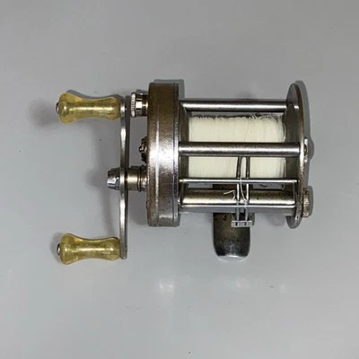 Vintage South Bend No. 550 Fishing Reel Good Shape - Image 1 of 4