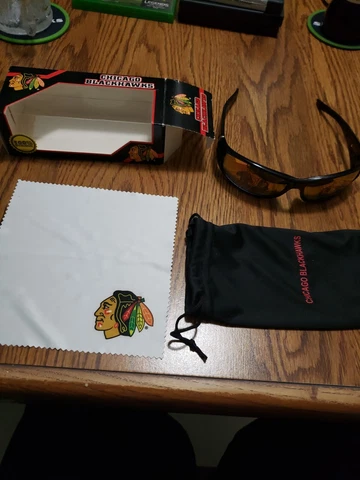 Chicago Blackhawks Sunglasses with New  Pattern Plating logos on lenses NHL Cover